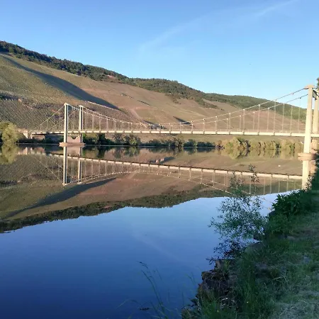 Sonnenufer & Moselwein I * Bernkastel-Kues